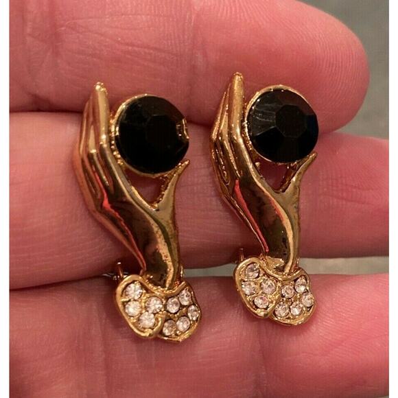 Vintage inspired clip on earrings gold tone hand holding black faceted stone gem - Picture 3 of 4